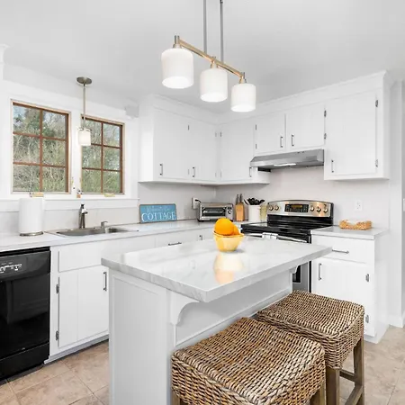 21 Dexter Avenue Sandwich - Creekhaven Cottage